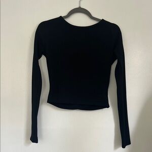 Women's Black Long-Sleeve Crew Neck Top